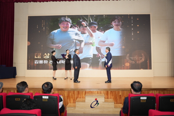 건양대 김용하 총장, 2024 풀뿌리자치대상 자랑스런 충청인상 수상